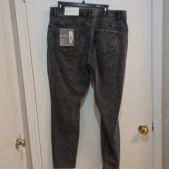 18W Gray Women's Jeans - Picture 3 of 5